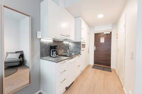 Forenom Serviced Apartments Helsinki Mansku — kitchen