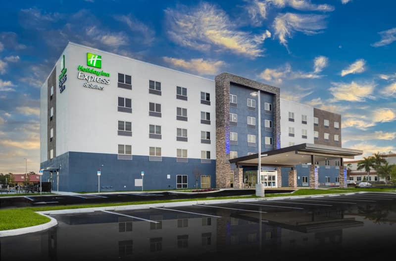 Holiday Inn Express & Suites - Fort Myers Airport by IHG — building