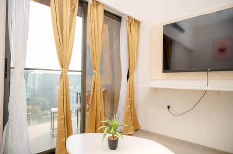 Z Bliss Suites, BKC — hotel room