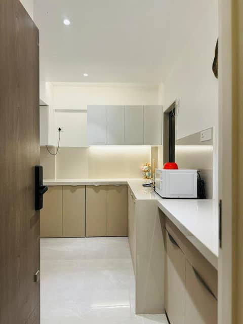 Z Bliss Suites, BKC — kitchen