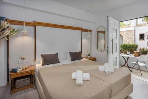 W Suites by Estia ex Camelot — photo 3