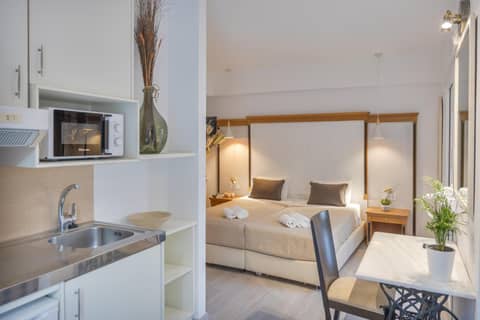 W Suites by Estia ex Camelot — photo 5