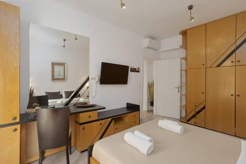 W Suites by Estia ex Camelot — photo 6