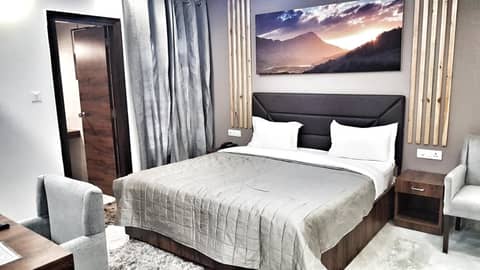 Hotel Aerocity Purple Orchid — hotel room