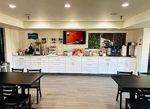 Clarion Pointe Milwaukee Airport — photo 8