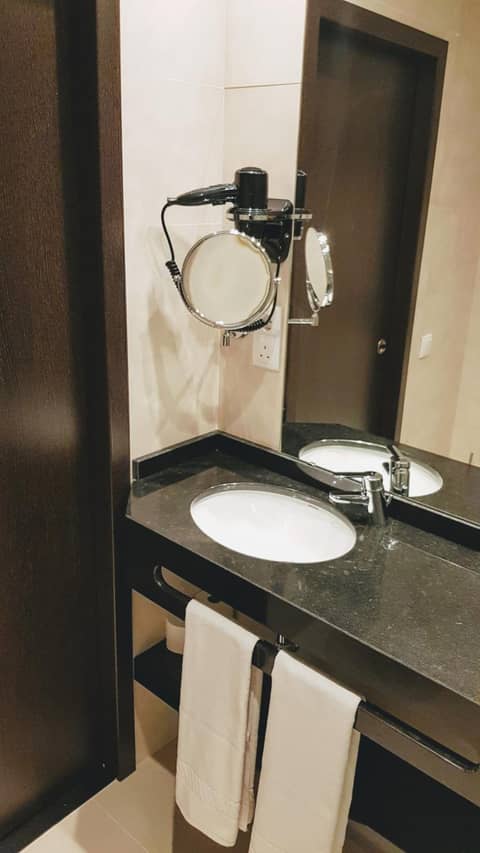 Porto City Hotel — bathroom