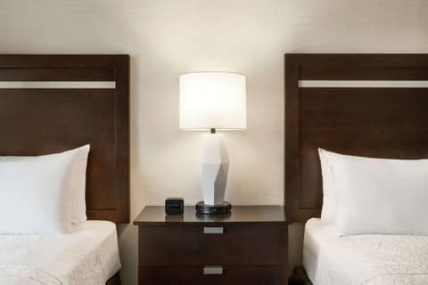 Hampton Inn Portland Downtown Waterfront — photo 2