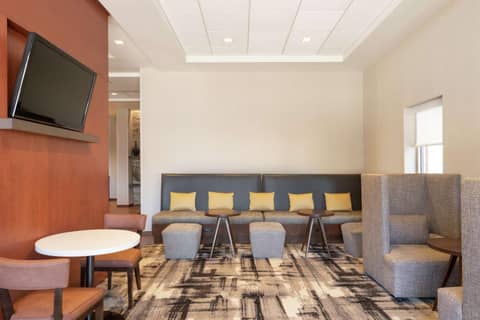 Hampton Inn Portland Downtown Waterfront — photo 3