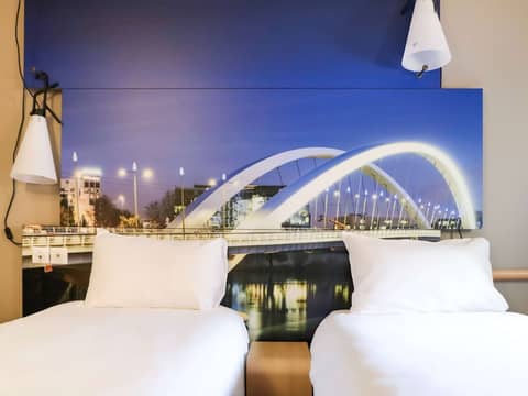 ibis Lyon Gerland Rue Merieux — hotel room