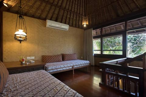 Tandjung Sari Hotel — hotel room
