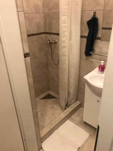 Omega Apartments Budapest — bathroom