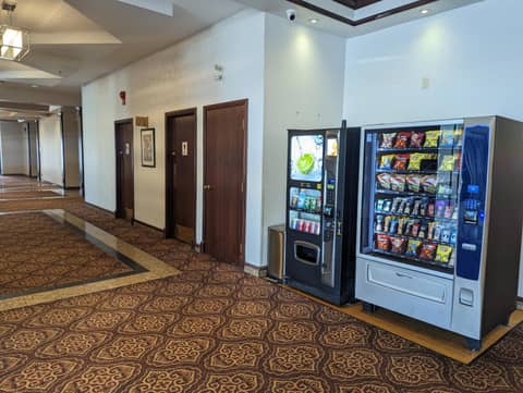 Divya Sutra Plaza and Conference Centre Calgary Airport — photo 7