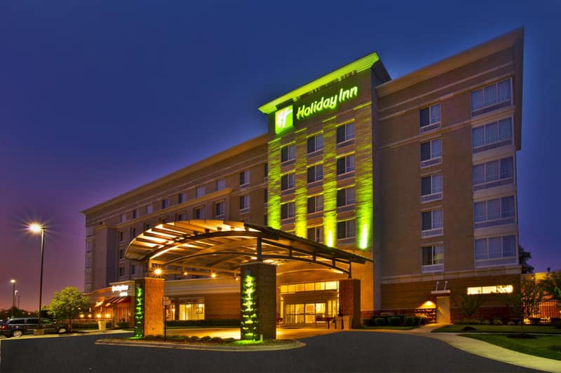 Holiday Inn Detroit Metro Airport by IHG — building