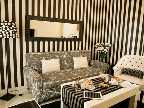 Singular Pilatos — hotel room