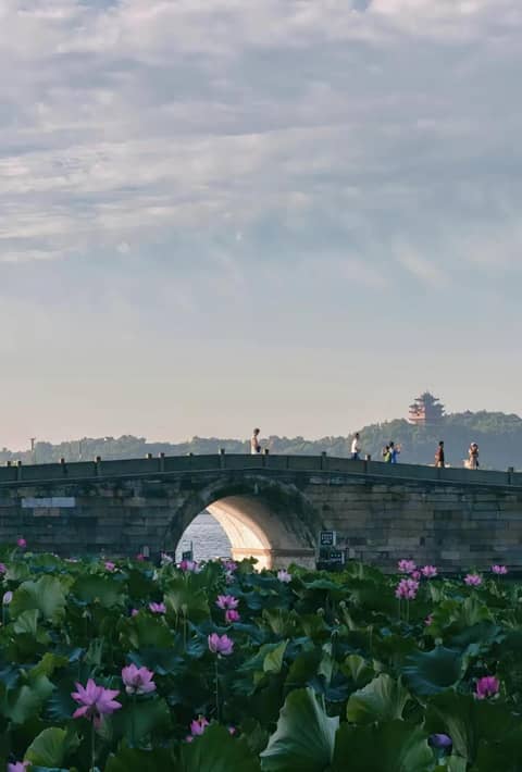 Hangzhou Memory Travel International Hotel-Edge Westlake — human