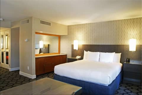 Hilton Palm Springs — hotel room