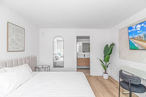 Fifth and Ocean — hotel room