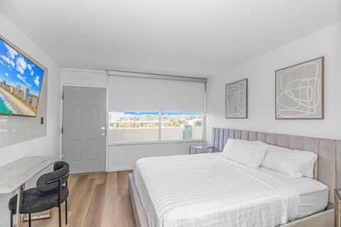 Fifth and Ocean — hotel room