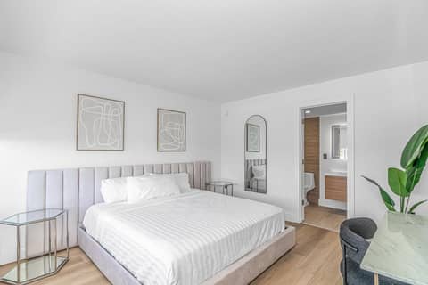 Fifth and Ocean — hotel room
