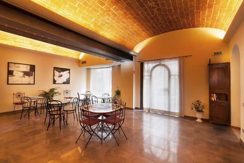 Hotel Eden — dining