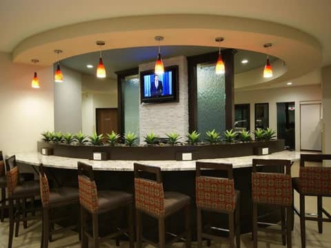 Club Hotel Nashville Inn & Suites — dining