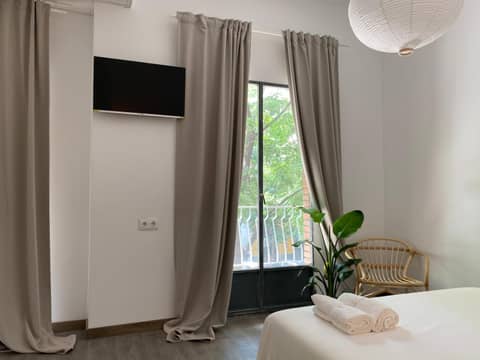 Shanti Rooms — hotel room