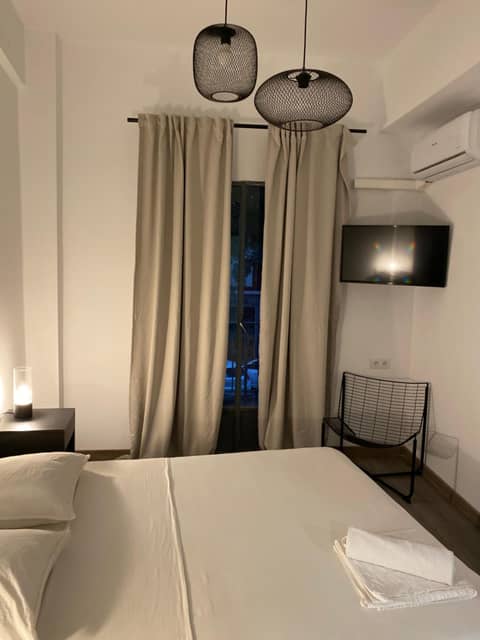 Shanti Rooms — hotel room