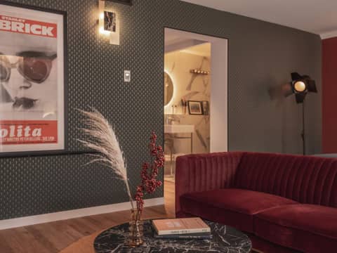 Seven Hotel Paris — lounge