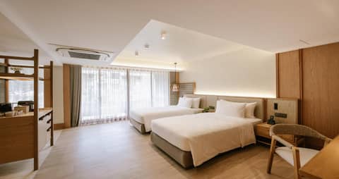 Ad Lib Hotel Bangkok — hotel room