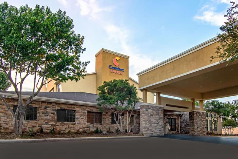 Comfort Suites NW Dallas Near Love Field — building