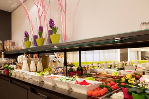 Ibis Styles Frankfurt City — dining