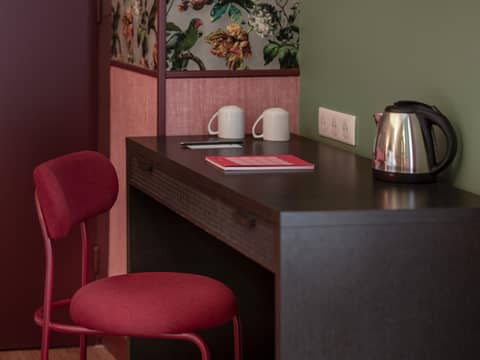 Hôtel Brittany — hotel room