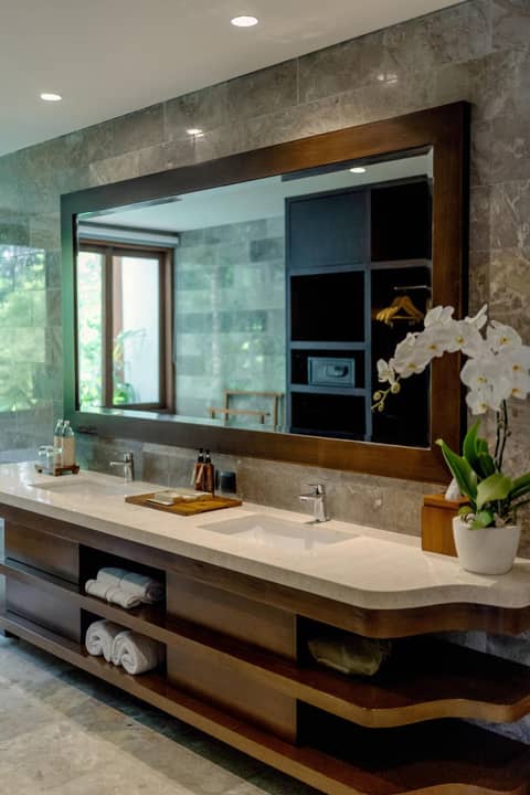 AnandaDara Ubud Resort & Spa — bathroom