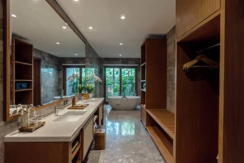 AnandaDara Ubud Resort & Spa — bathroom