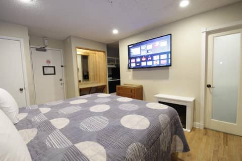 Hyde Park Hotel — hotel room