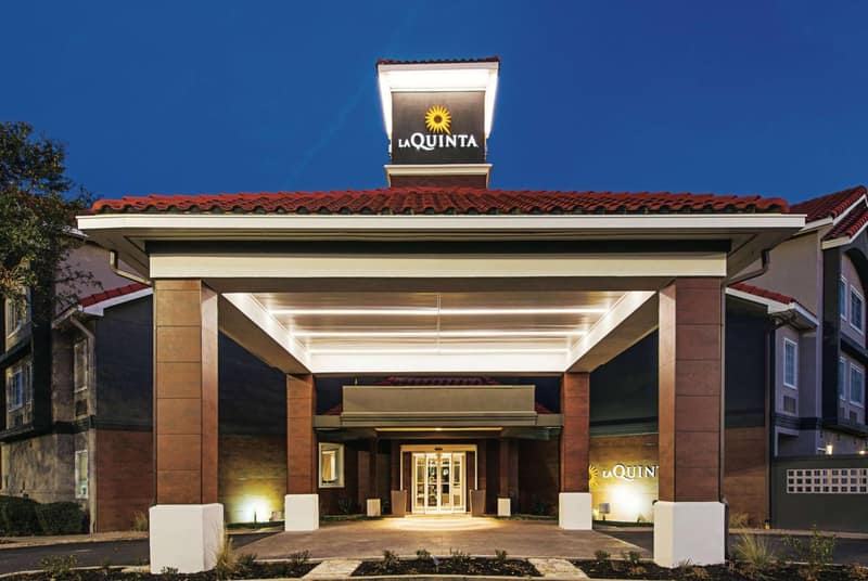 La Quinta Inn & Suites by Wyndham Austin Near The Domain — building