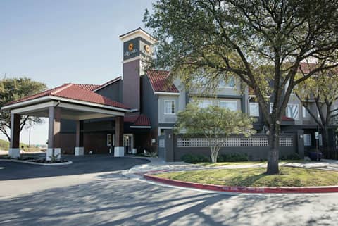 La Quinta Inn & Suites by Wyndham Austin Near The Domain — photo 3