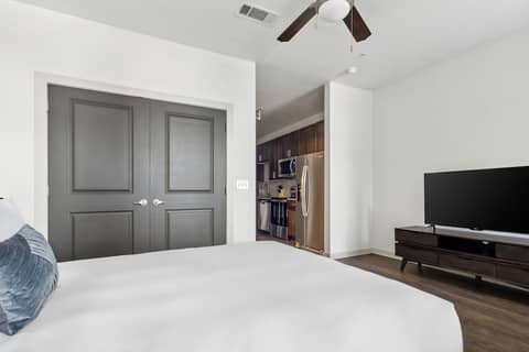 Classic Studio, 1 Queen Bed (Self Check-in with Virtual Front Desk) — the supplier's photographs — photo 1