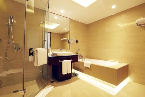 Grand Mercure Beijing Central — bathroom