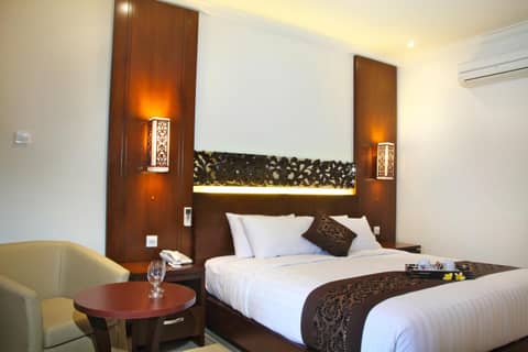 Ari Putri Hotel — hotel room