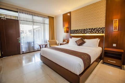 Ari Putri Hotel — hotel room