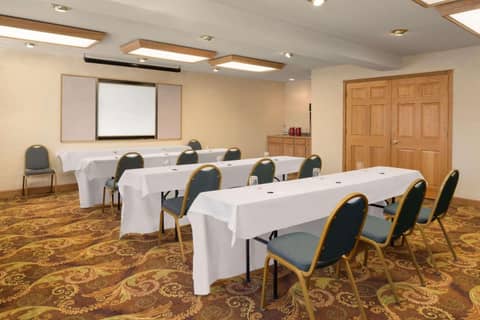 Country Inn & Suites by Radisson, Milwaukee Airport, WI — photo 2
