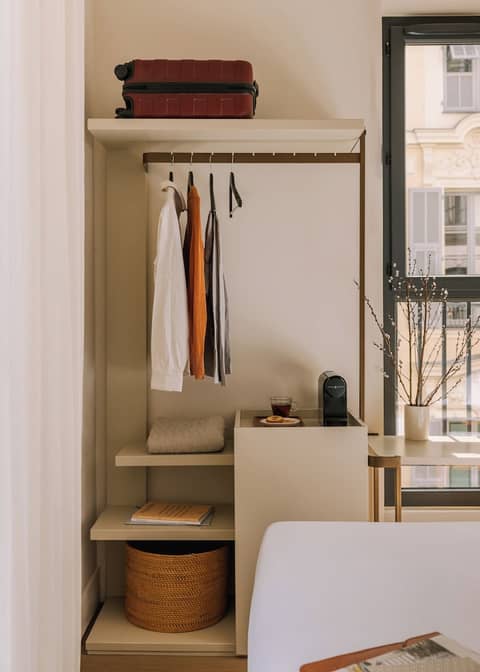 Ikonik Jean Medecin — hotel room