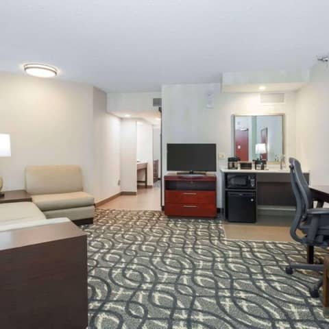 Embassy Suites by Hilton Dallas-Love Field — photo 6