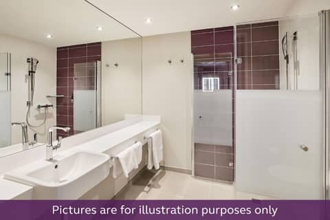 Premier Inn Hamburg City Klostertor — photo 6