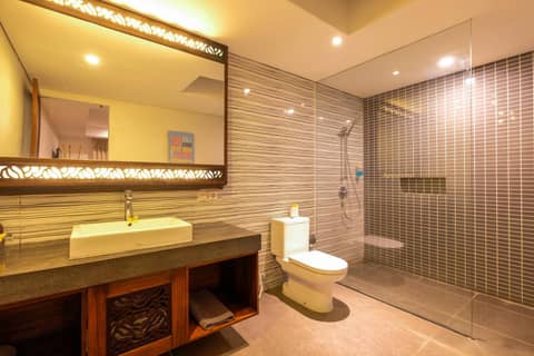 Papillon Echo Beach — bathroom