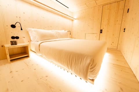 Zero Box Lodge Porto — hotel room