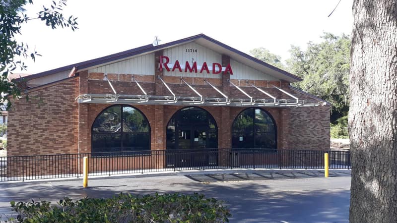 Ramada by Wyndham Temple Terrace/Tampa North — building