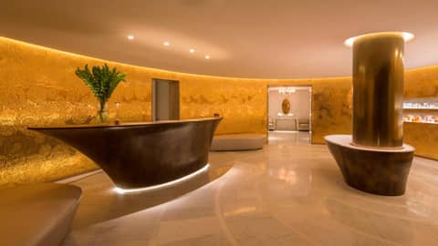 Four Seasons Hotel London at Tower Bridge — hotel reception