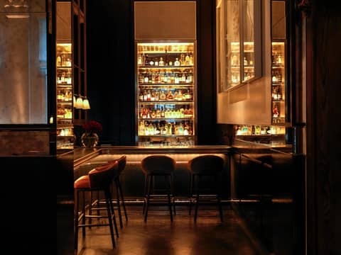 Four Seasons Hotel London at Tower Bridge — bar